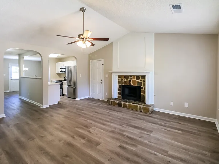 1299 N Hampton Dr — Photo 5