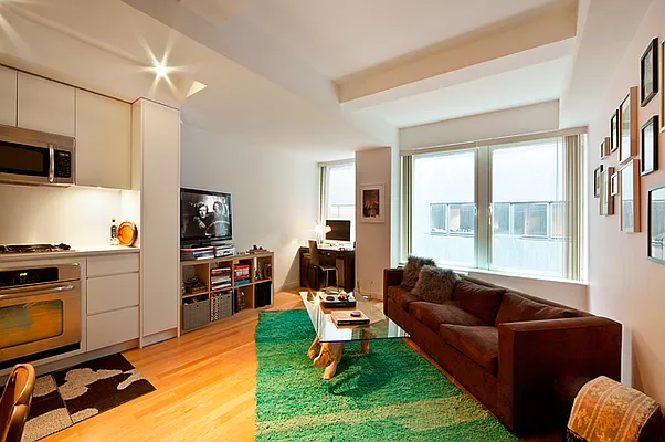 Rented by CORE | media 9