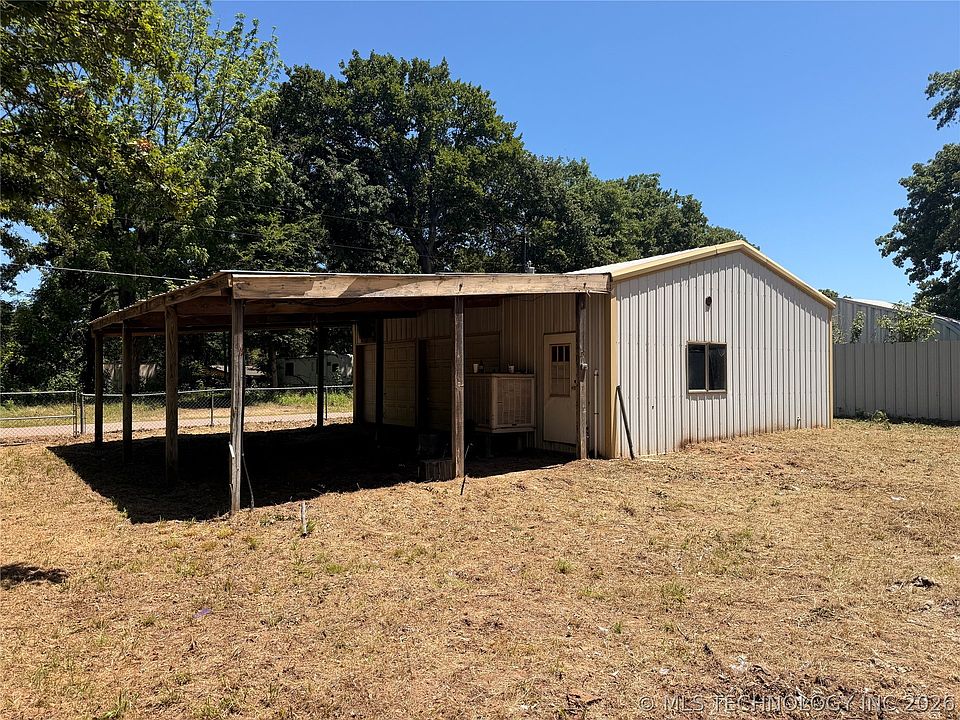 1st image of 83 Persimmon St