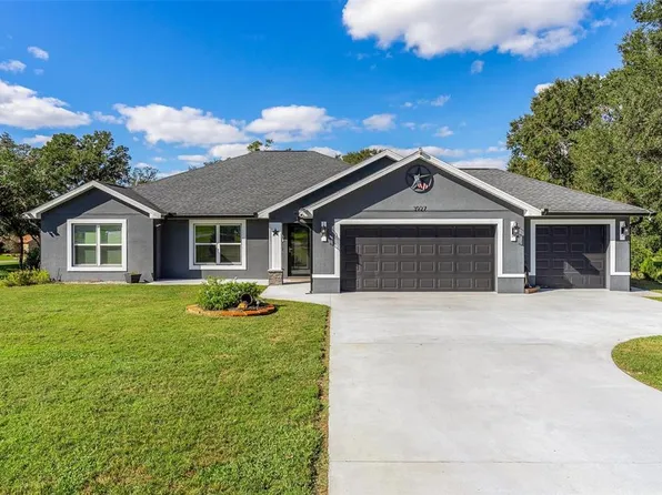 3927 Oak Pointe Dr, Lady Lake, FL 32159