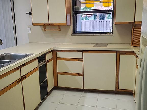 5th image of 15805 Kingsmoor Way