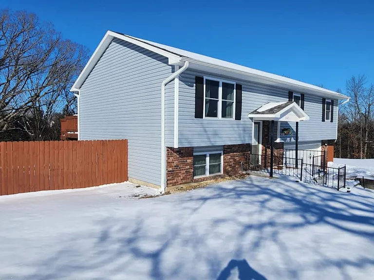 22615 Richmond Ln — Photo 2