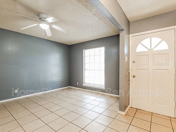 4th image of 10714 Edgecrest Dr