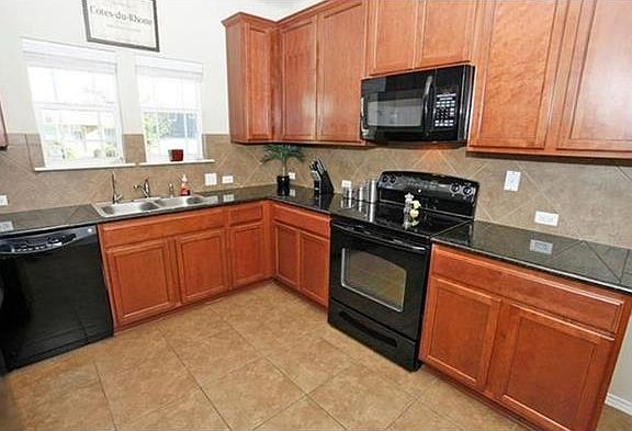 5th image of 804 Alamo Plaza Dr