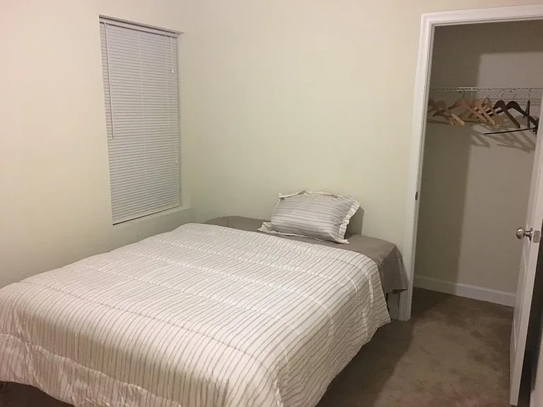 side bedroom
