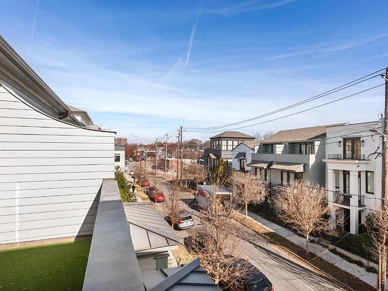 691 Fraser St SE — Photo 34