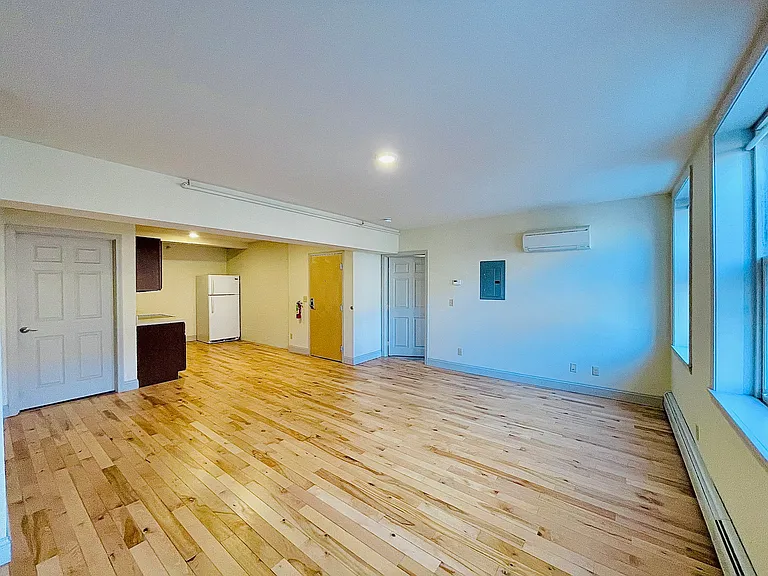 191 College St #303 — Photo 10