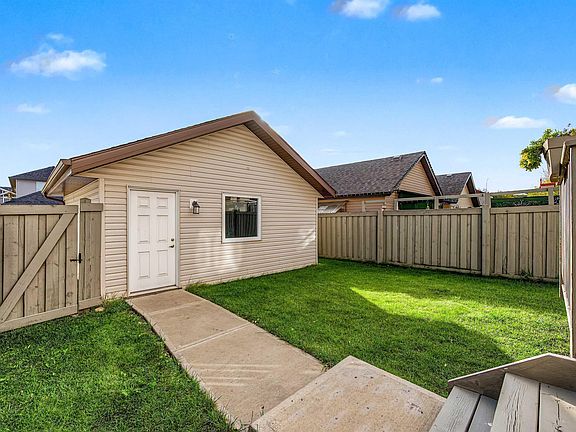 3rd image of 7062 Cardinal Way SW