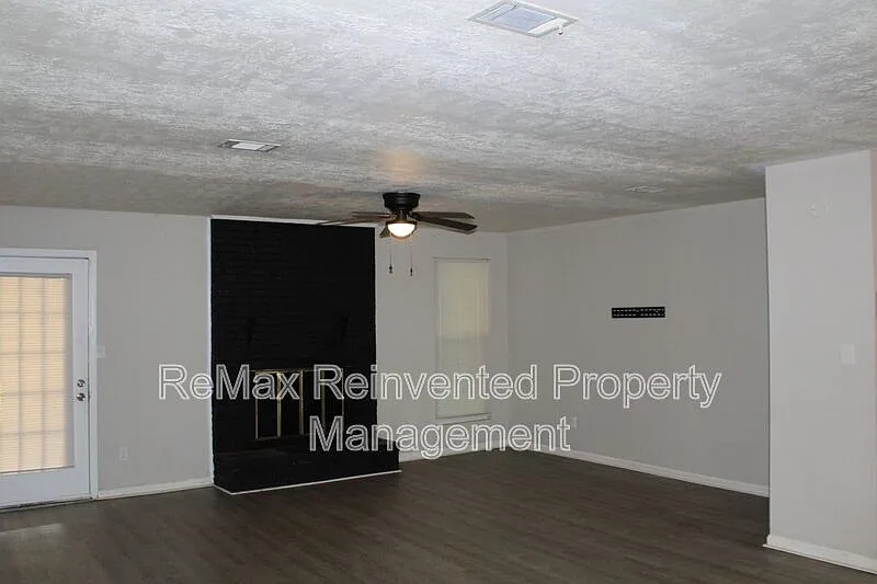 Lumpkin Terrace — Photo 2