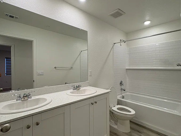 Labrusca St — Photo 24