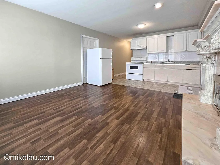 377X Burke St — Photo 3