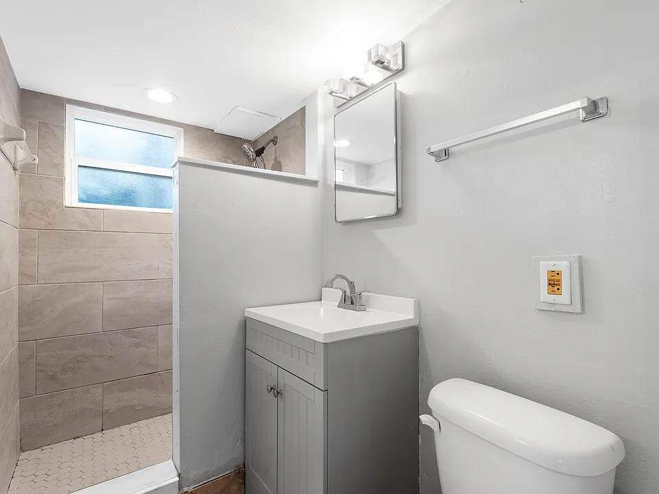 630 1/2 W Rich Ave #1