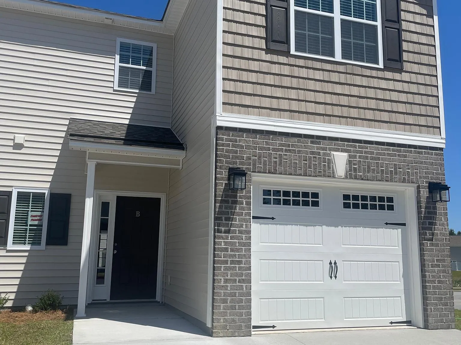 3 bed, 2.5 bath, 1684 sqft, $1,900 — Photo 1