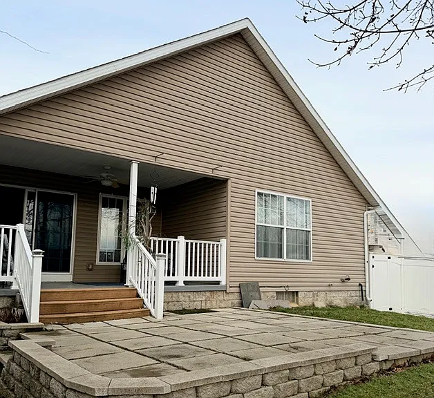 612 E Maple St — Photo 30