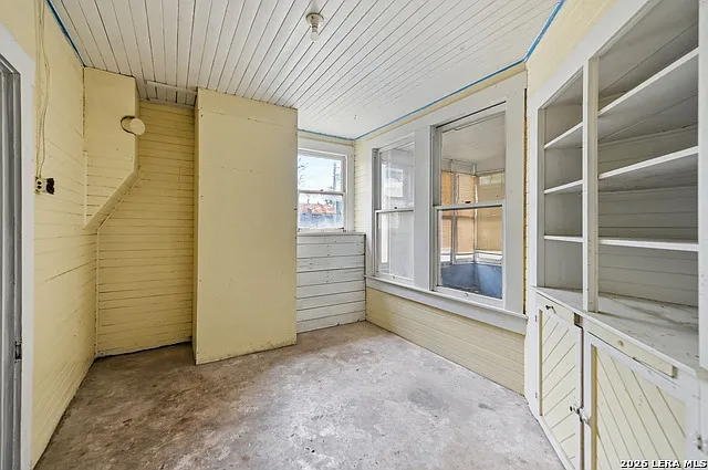 8811 FM 471 N — Photo 15