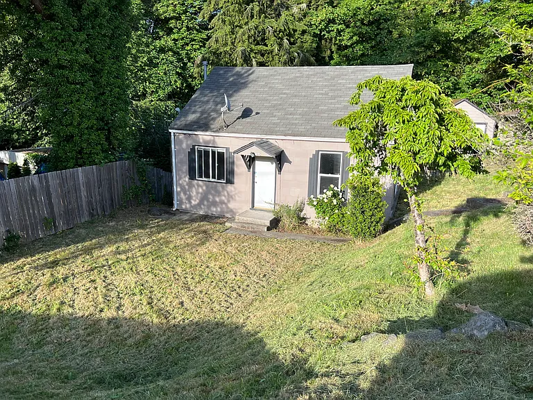 1329 Sherman Ave — Photo 13