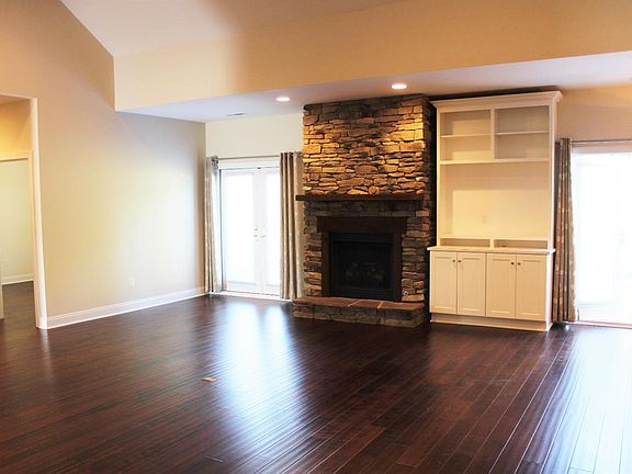 2nd image of 108 Clopton Ct