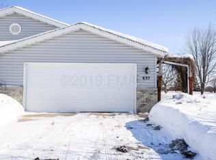 635 Royal Oaks Dr N, Fargo, ND 58102