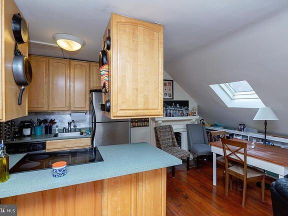 3rd image of 704 S Washington Sq APT 4W