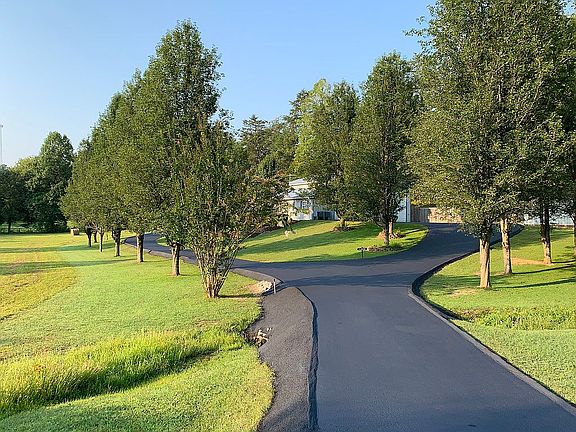 4th image of 2289 Highway 66 S