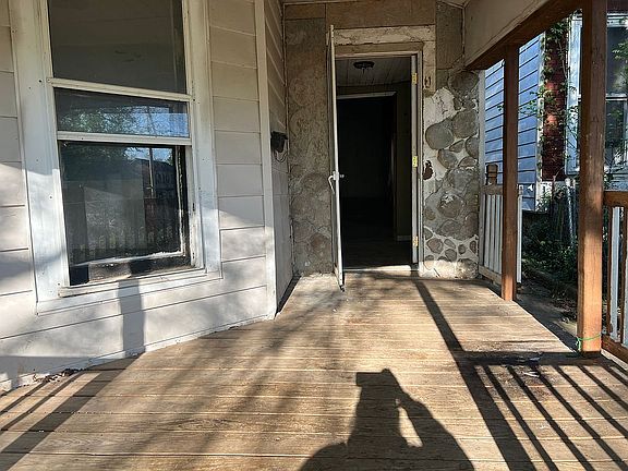 2nd image of 703 Walnut St