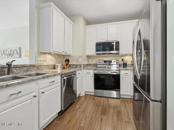 8601 BEACH Boulevard #206, Jacksonville, FL 32216