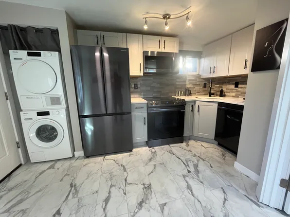 1066 1/2 Irving St, Denver, CO 80204