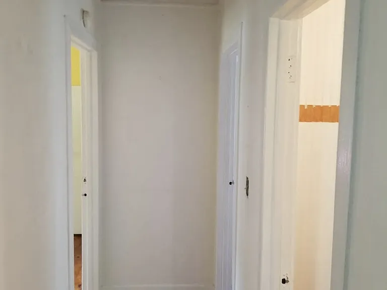 hallway to the bedrooms
