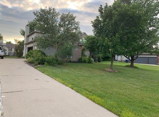 3515 Inverness Dr, Rochester, MI 48306