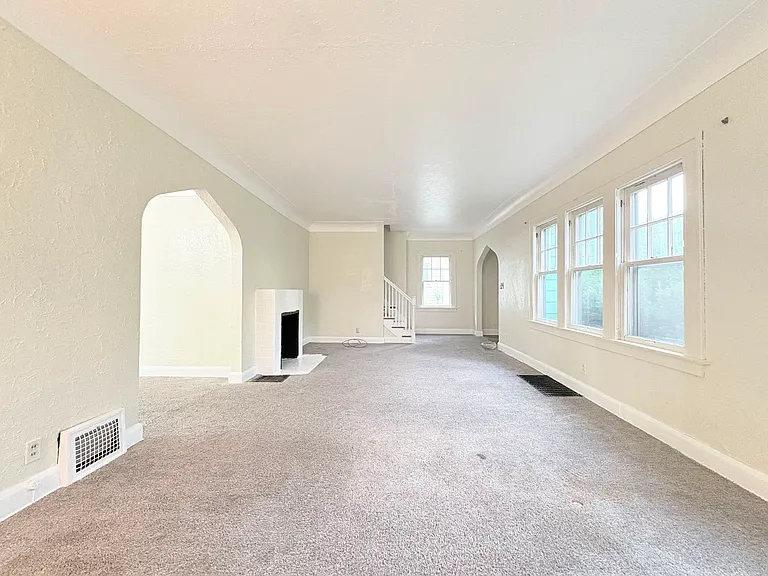 4450 Commonwealth Ave — Photo 7