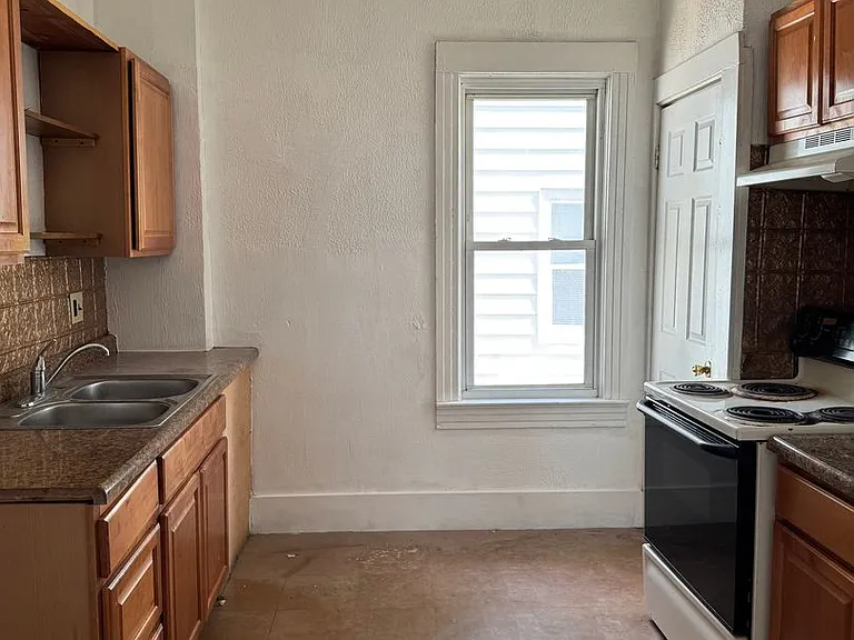 2451 S 11th St — Photo 3