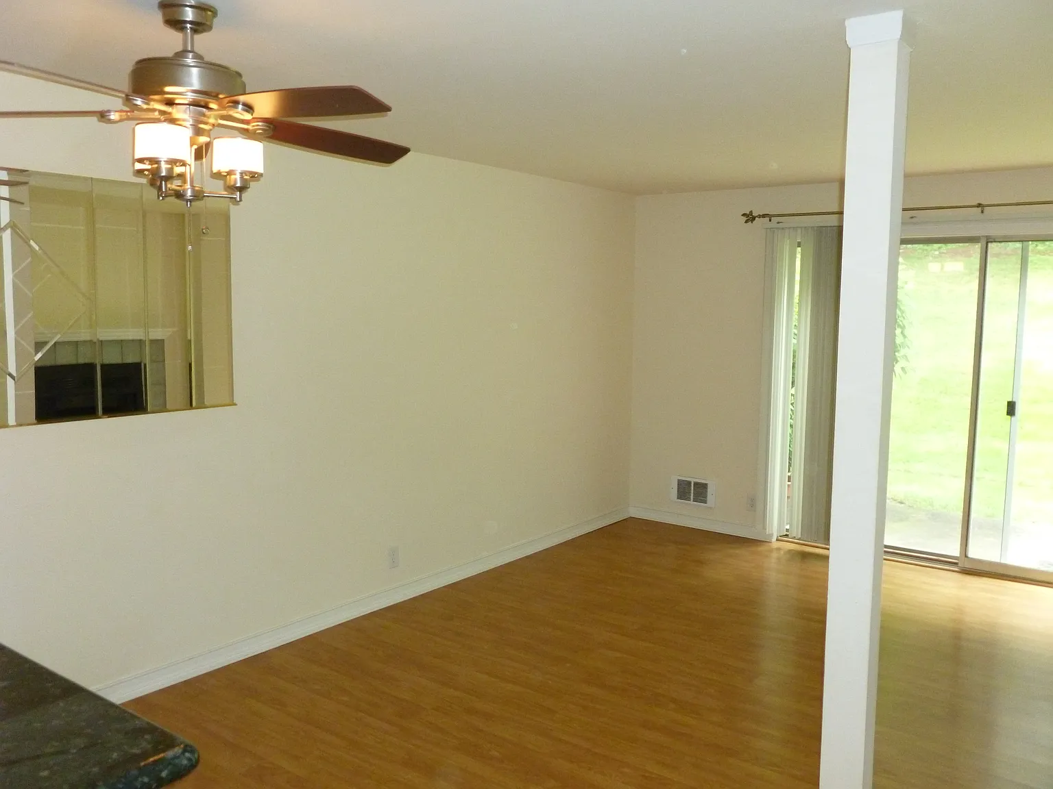 2 bed, 1.5 bath, 1147 sqft, $2,200 — Photo 3