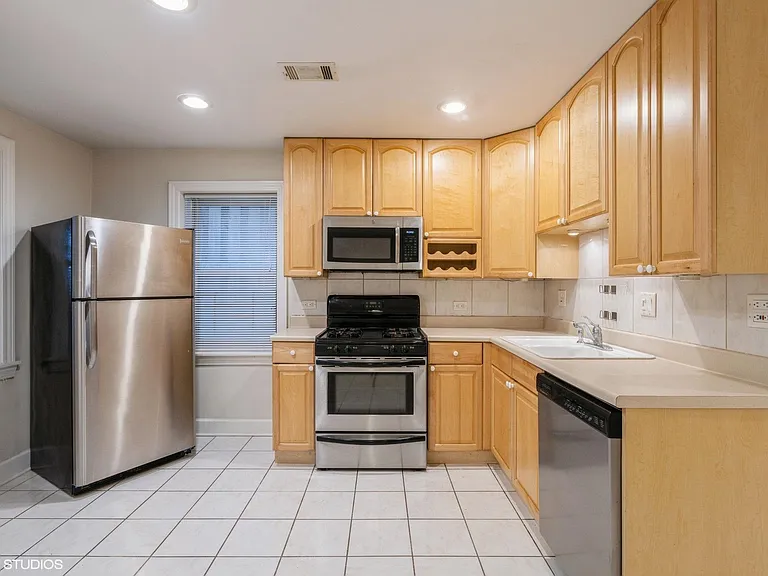 3337 N Kenmore Ave #GDN — Photo 9
