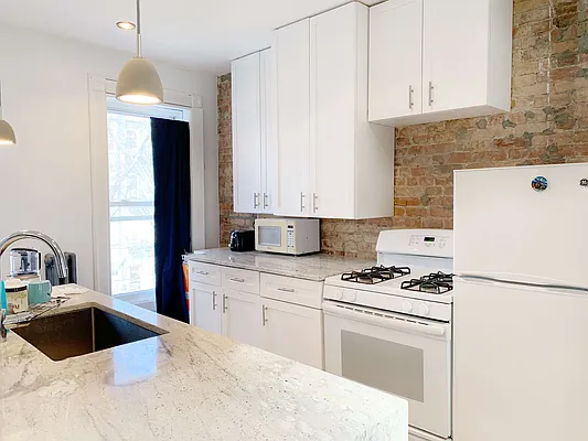 Rented by Compass | media 19