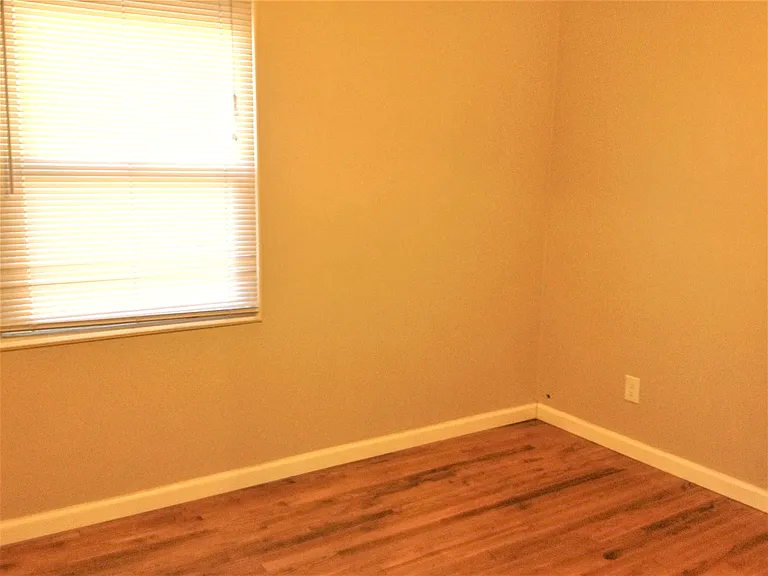 460 W 9th St — Photo 11