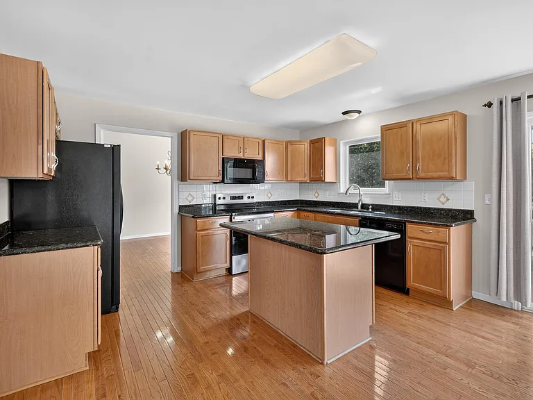 392 Sedgewood Ln — Photo 13
