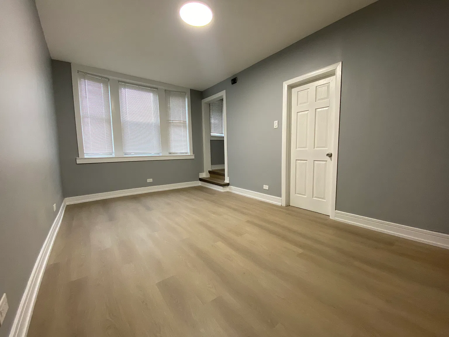 3 bed, 1000 sqft, $2,200 — Photo 3