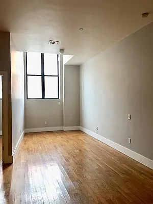 Rented by Manhattan Management LLC | media 27