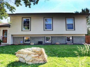 9734 Columbine Ct, Thornton, CO 80229