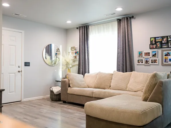 719 Hillcrest Dr SE, Mandan, ND 58554