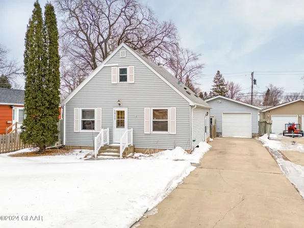 1911 10th Ave N, Grand Forks, ND 58203