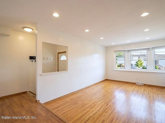 4th image of 755 Woolley Ave