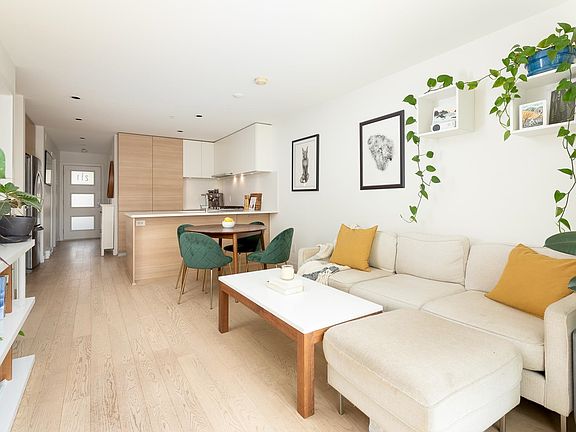 3rd image of 3456 Commercial St #211