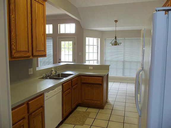 5th image of 1709 Laura Ln
