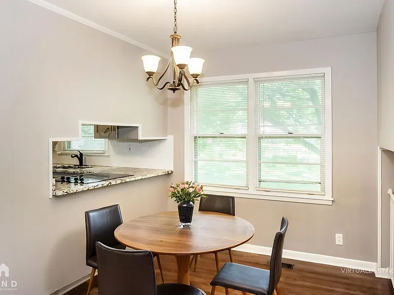 1003 Heard Ct SE — Photo 3