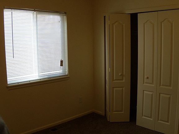 5th image of 871 E 20th Street Dr