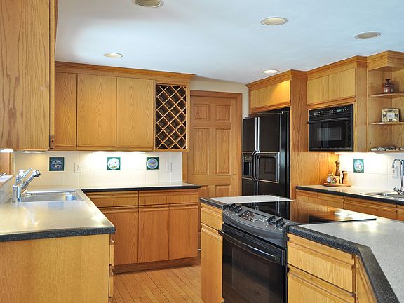 Walk-In Pantry ahead