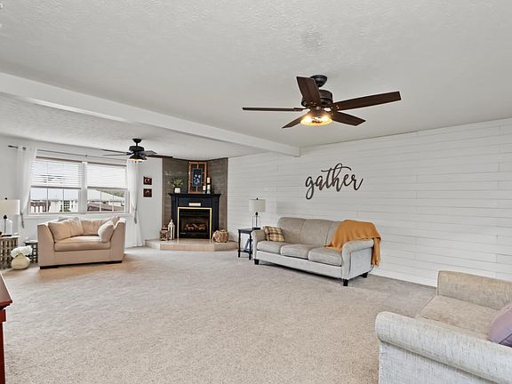 4th image of 602 Linden Ln