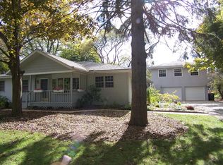 253 Green Acres Dr, Valparaiso, IN 46383