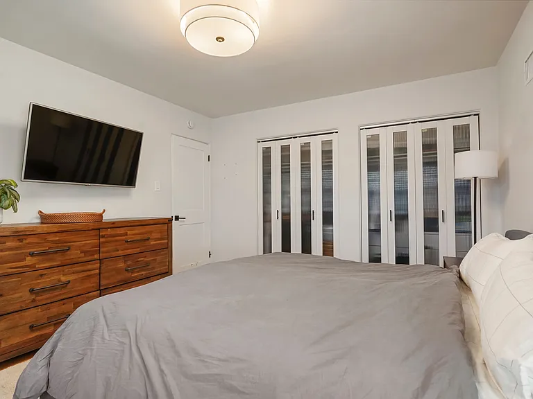 2875 Hudson St — Photo 12